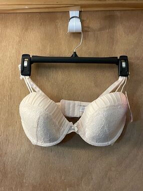 Affinitas Cream Bra with Pleated Cups and lace overlay